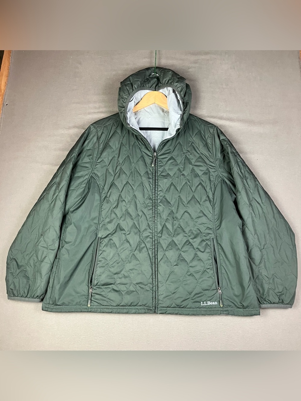 L.L. Bean Womenโs Size XXL Reversible Quilted Puffer Jacket Full Zip Green/Gray.